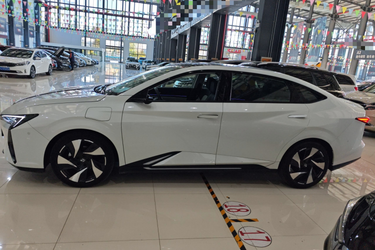 灵悉L 2025款 头号玩家版+超级加倍选装包车身外观4