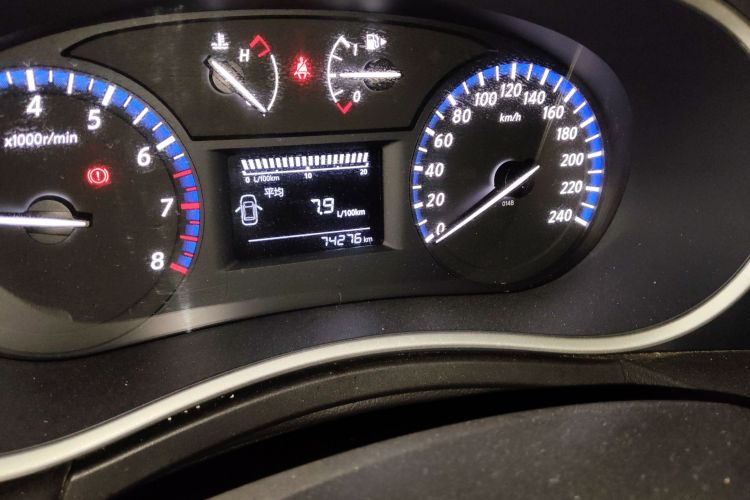 启辰T90 2017款 2.0L 手动风尚版中控内饰15