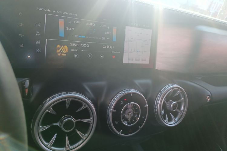 坦克300 2021款 越野版 2.0T 征服者中控内饰16