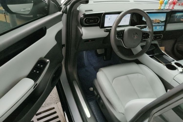 零跑汽车 零跑C01 2022款 四驱双电机性能版中控内饰7003