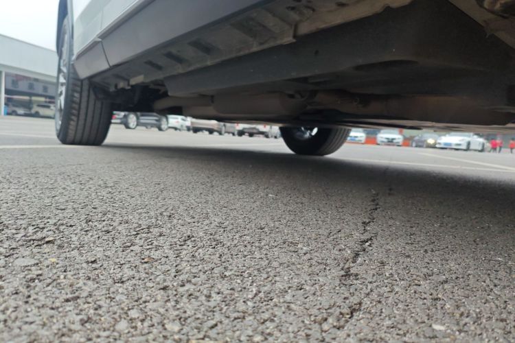 丰田 威兰达 2023款 双擎 2.5L E-CVT四驱尊贵版局部细节9001