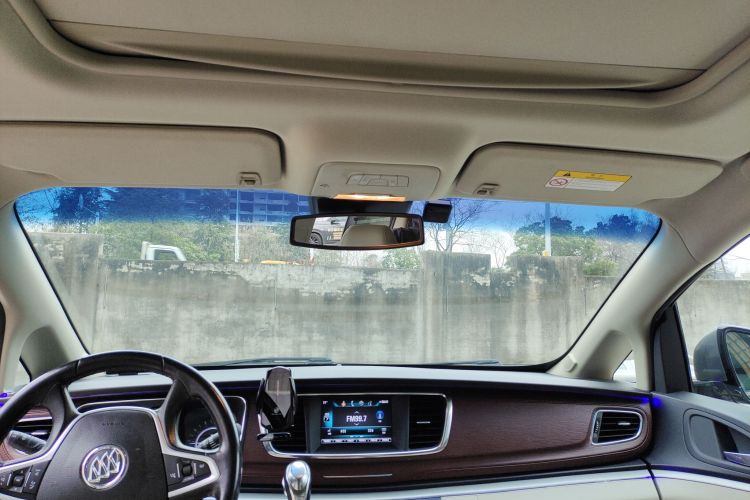 别克GL8 2017款 25S 豪华型 国V中控内饰22