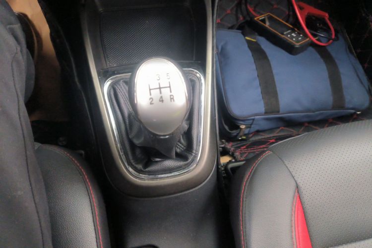 长安CS15 2016款 1.5L 手动时尚版中控内饰18