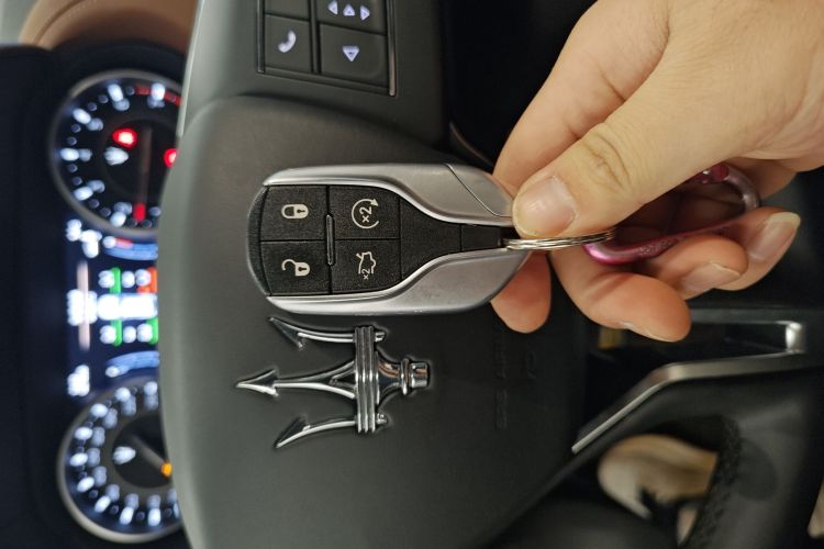 玛莎拉蒂 Levante 2021款 3.0T 标准版中控内饰7001