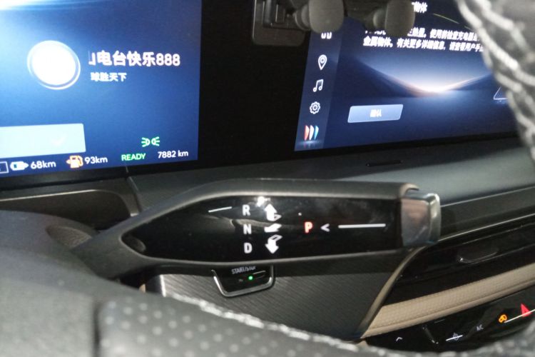 别克GL8新能源 2025款 陆尚 尊享版 7座中控内饰18