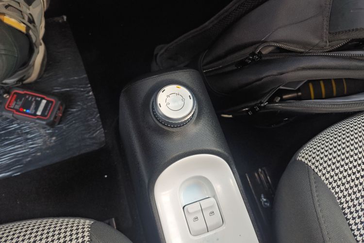 五菱汽车 宏光MINIEV 2024款 第三代 215km 青春版中控内饰18