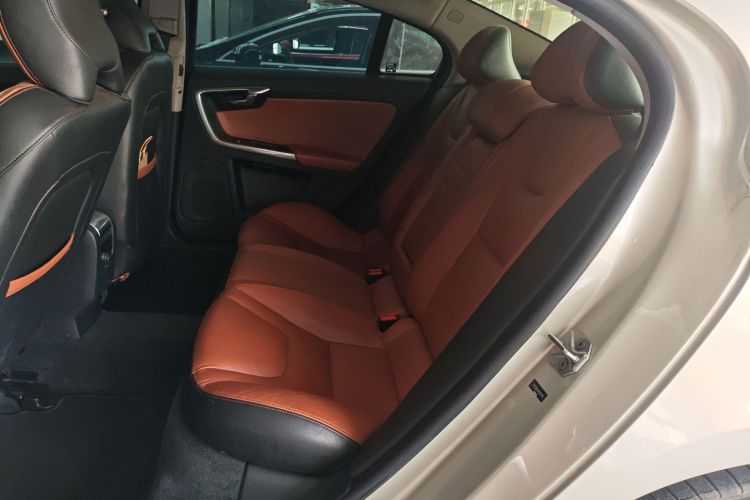 沃尔沃S60 2019款 S60L T3 智进版中控内饰21