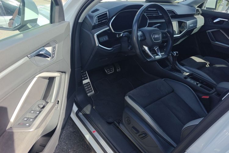 奥迪Q3 2023款 改款 40 TFSI 时尚动感型中控内饰20