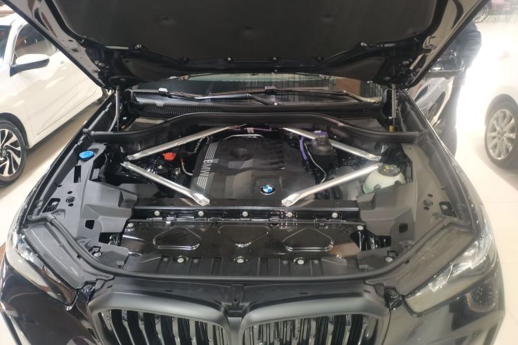宝马X5 2025款 xDrive 40Li M运动曜夜套装机舱底盘24