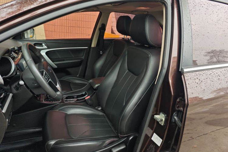 吉利汽车 帝豪 2017款 三厢百万款 1.5L CVT向上版中控内饰19