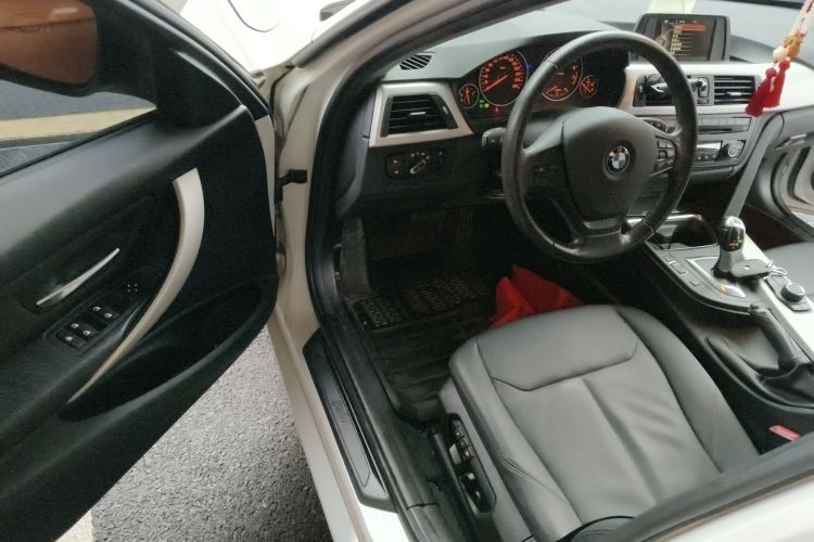 宝马3系 2015款 320i 超悦版时尚型中控内饰20