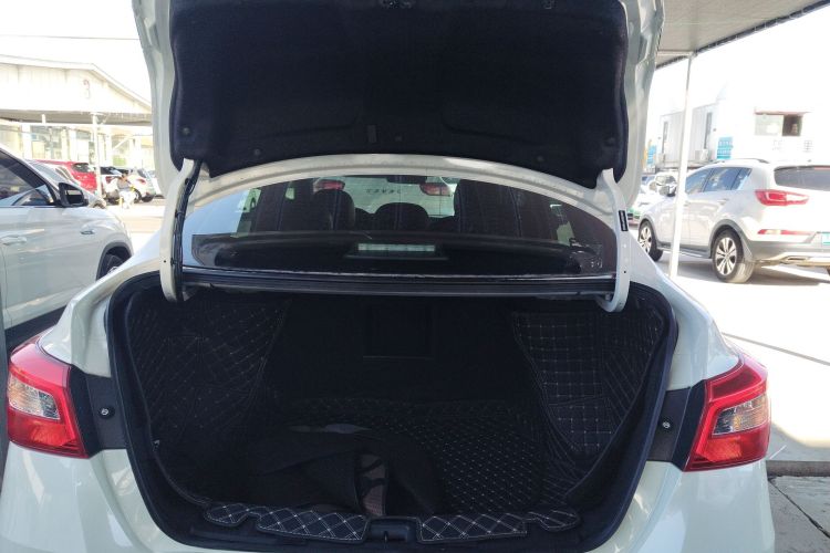 日产 轩逸 2022款 经典 1.6XL CVT豪华版机舱底盘23