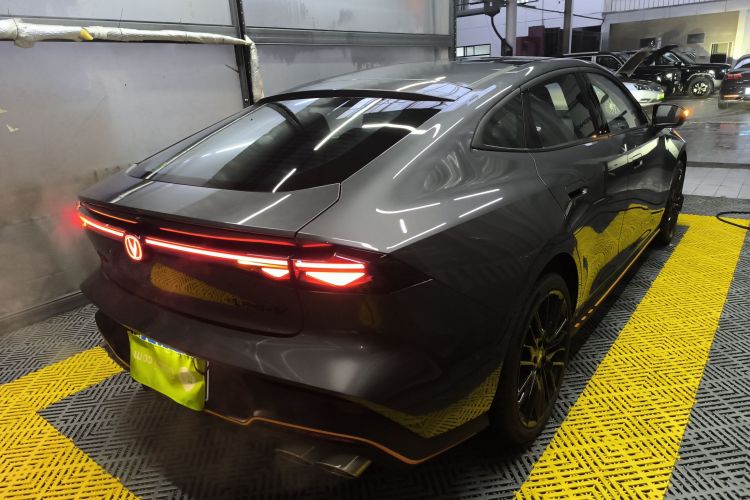 长安UNI-V 2025款 第三代 2.0T 劲擎型车身外观7