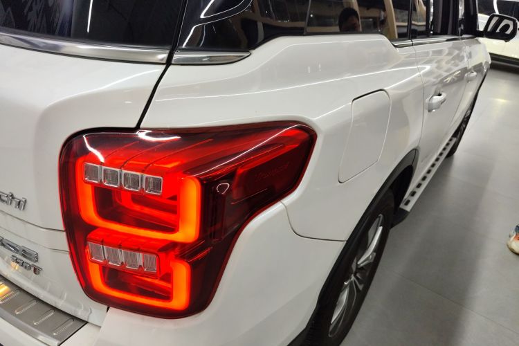 广汽传祺 传祺GS8 2017款 320T 两驱豪华智联版（七座）车身外观9