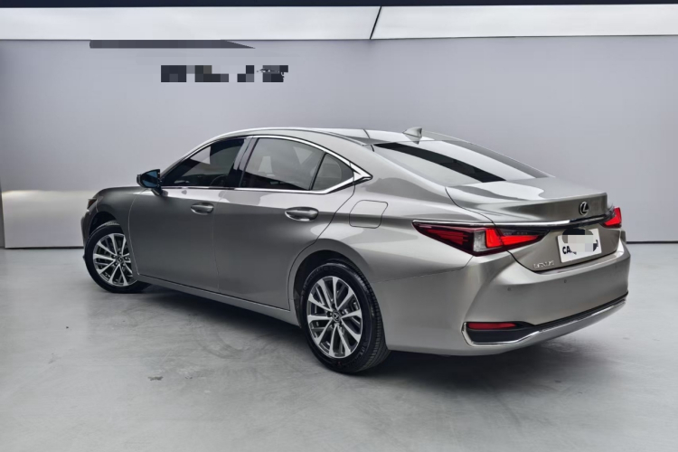 雷克萨斯ES 2021款 200 卓越版车身外观4
