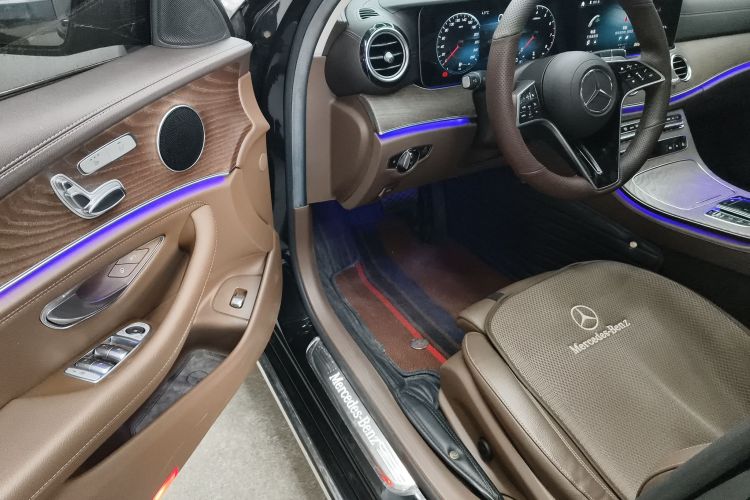 奔驰E级 2022款 改款 E 300 L 时尚型中控内饰20