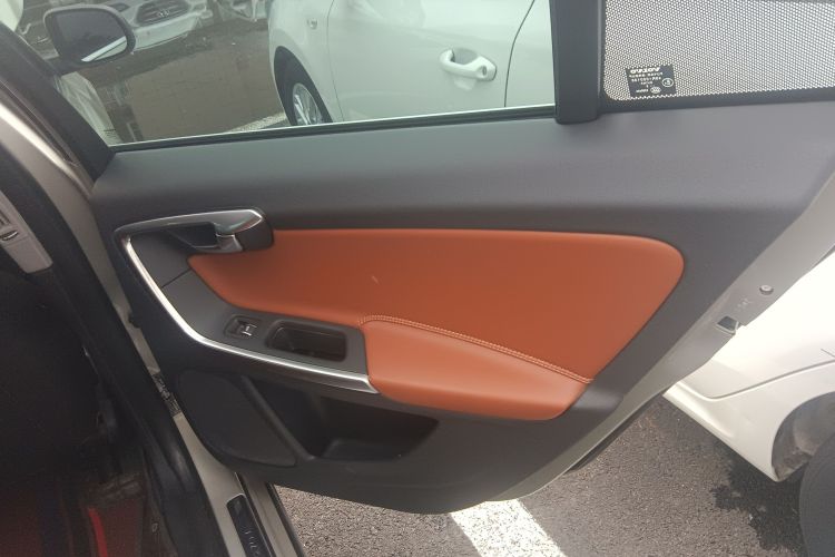 沃尔沃S60 2018款 S60L T3 智进进取版中控内饰7006