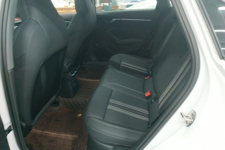 奥迪A3 2024款 A3L Limousine 35 TFSI 时尚运动型中控内饰7004