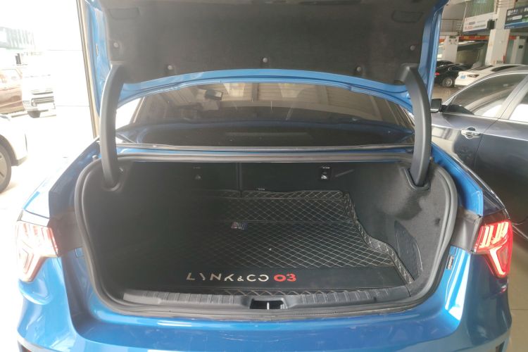 领克03 2019款 2.0TD 自动劲Pro版机舱底盘23