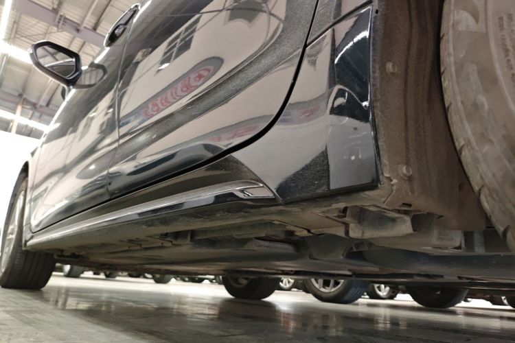 丰田 雷凌 2022款 双擎 1.8H E-CVT领先版局部细节9002