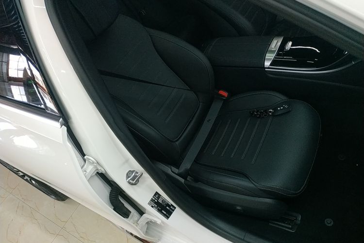 奔驰C级 2023款 改款 C 260 L 运动版局部细节41