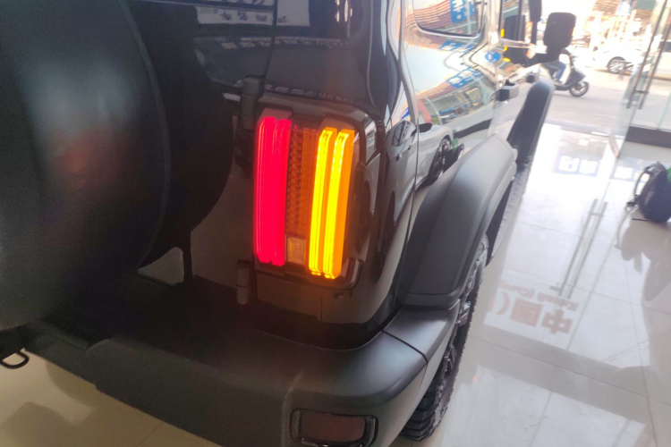 坦克300 2021款 越野版 2.0T 征服者车身外观9