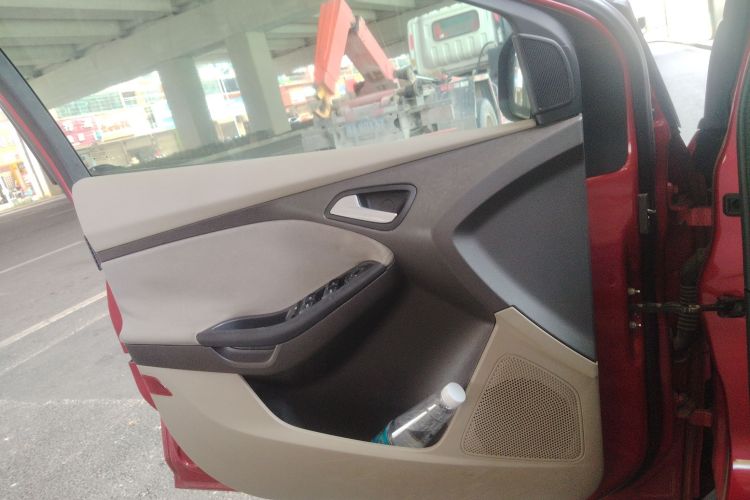 福特 福克斯 2012款 三厢 1.6L 自动舒适型中控内饰7007