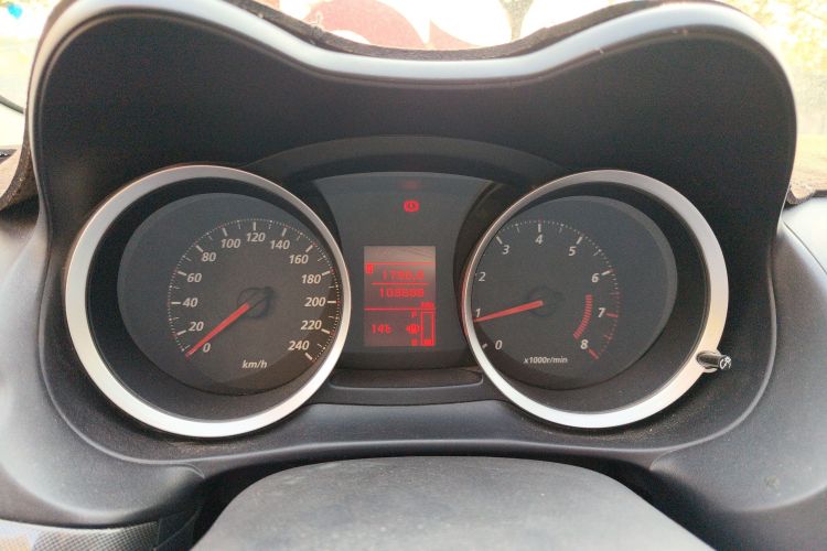 三菱 翼神 2013款 时尚版 1.8L 手动舒适型中控内饰14