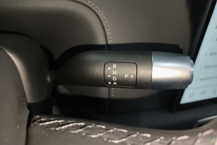 理想汽车 理想L9 2025款 Ultra 智能焕新版中控内饰18