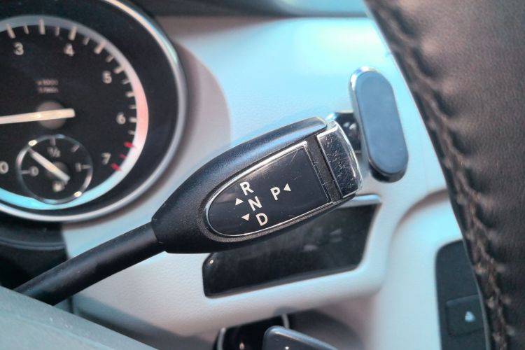 奔驰R级 2017款 R 320 4MATIC 商务型臻藏版局部细节18