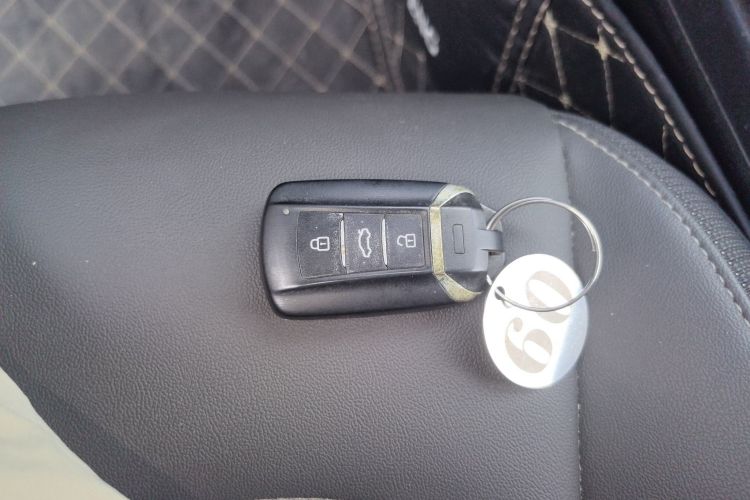 东风风神 奕炫 2020款 230T 自动炫目版中控内饰7001