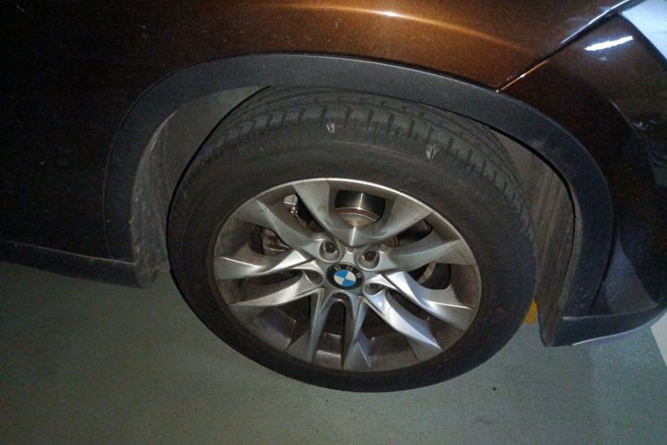 宝马X1 2015款 sDrive18i 时尚晋级版车身外观10