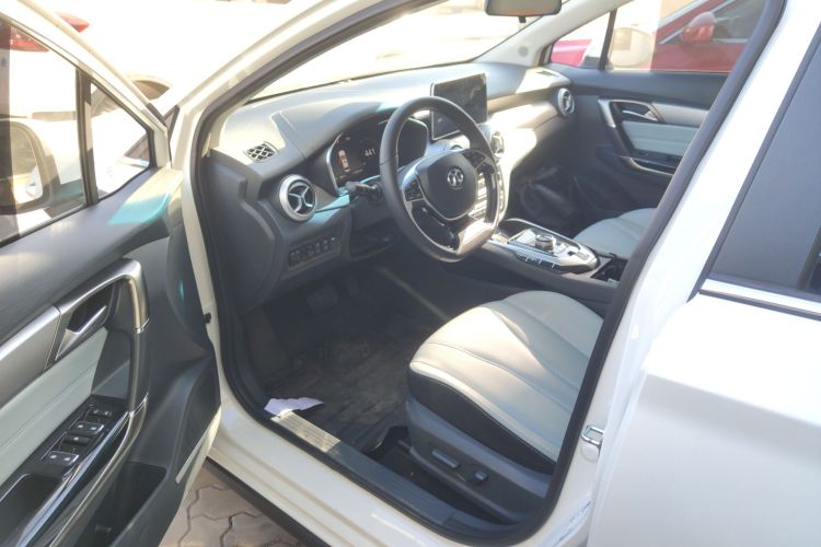 北京汽车 北京EU5 2018款 R550 智潮版中控内饰20