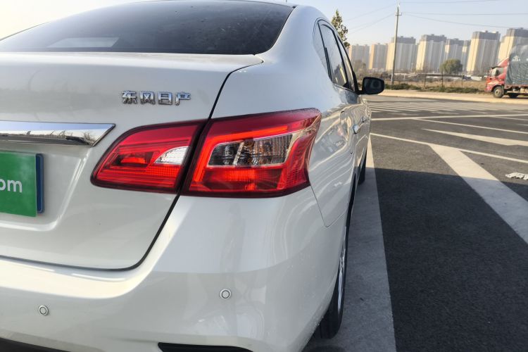 日产 轩逸 2024款 经典 1.6XE CVT舒适版车身外观9