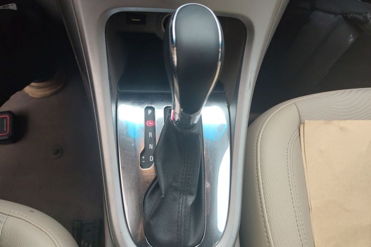 别克 英朗 2013款 GT 1.6L 自动时尚版中控内饰18