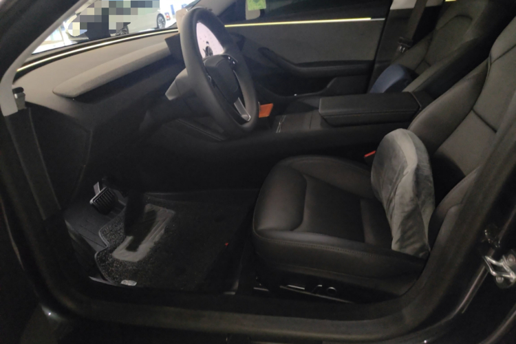 特斯拉 Model 3 2025款 后轮驱动版中控内饰19