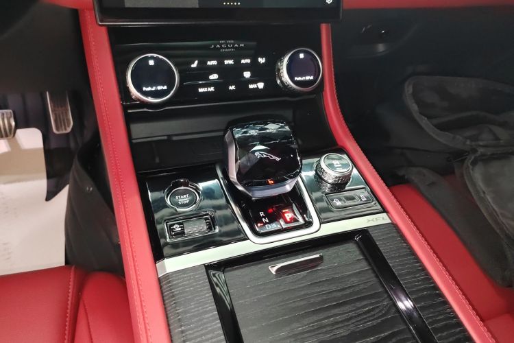 捷豹XFL 2021款 XFL 2.0T P250 四驱曜黑运动版中控内饰18