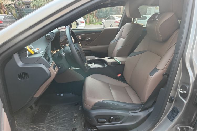 雷克萨斯ES 2025款 200 臻享版中控内饰19