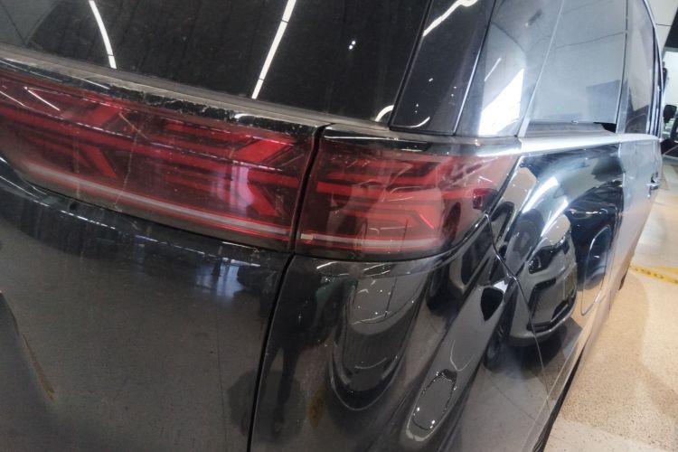 腾势D9 2022款 DM-i 970 四驱尊荣型车身外观9