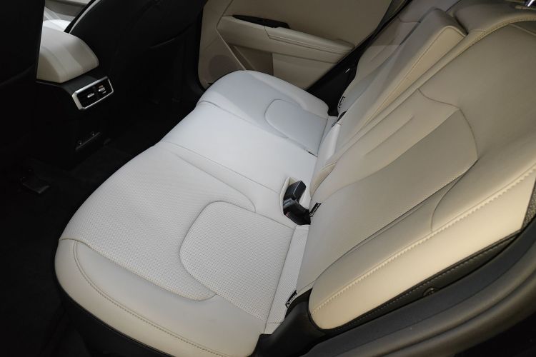 起亚 狮铂拓界 2023款 1.5T 两驱尊贵版中控内饰7004