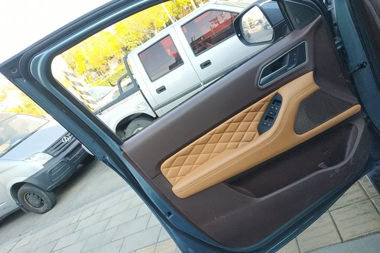 长城 炮 2021款 2.0T乘用全球版自动汽油四驱尊享型标箱拖挂版GW4C20B中控内饰7007