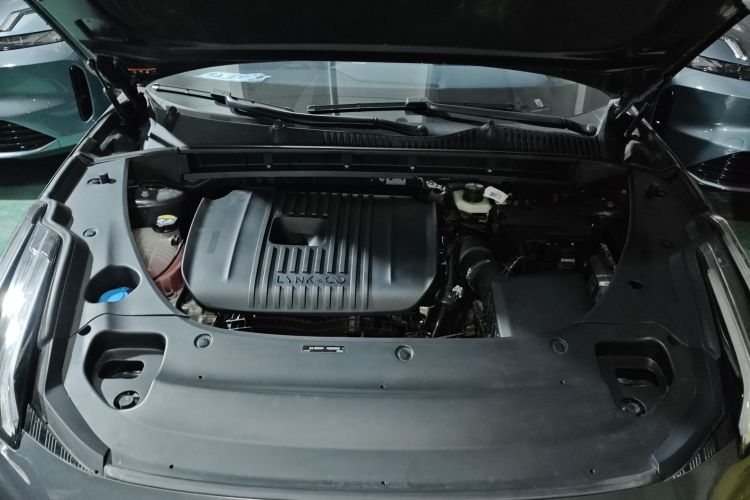 领克03 2023款 2.0TD DCT劲Pro机舱底盘24