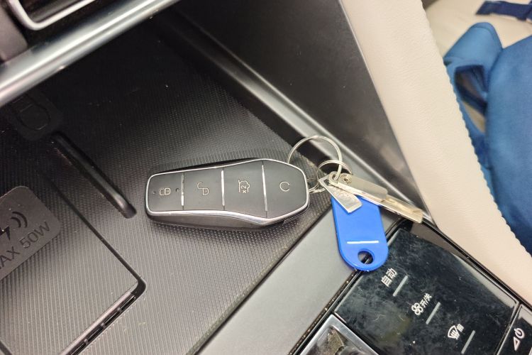 比亚迪 宋PLUS新能源 2025款 EV 智驾版 520km 尊贵型中控内饰11