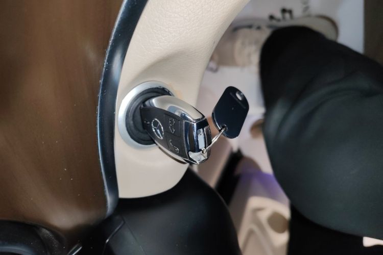 奔驰V级 2020款 V 260 L 长轴距豪华版中控内饰11