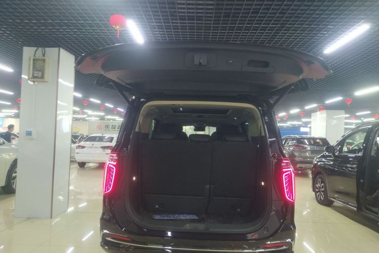 红旗HQ9 2023款 2.0T 智联旗享版机舱底盘23