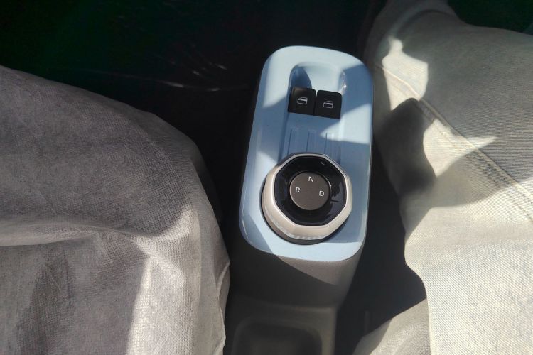 吉利银河 2024款 熊猫mini 200km 耐力熊中控内饰18