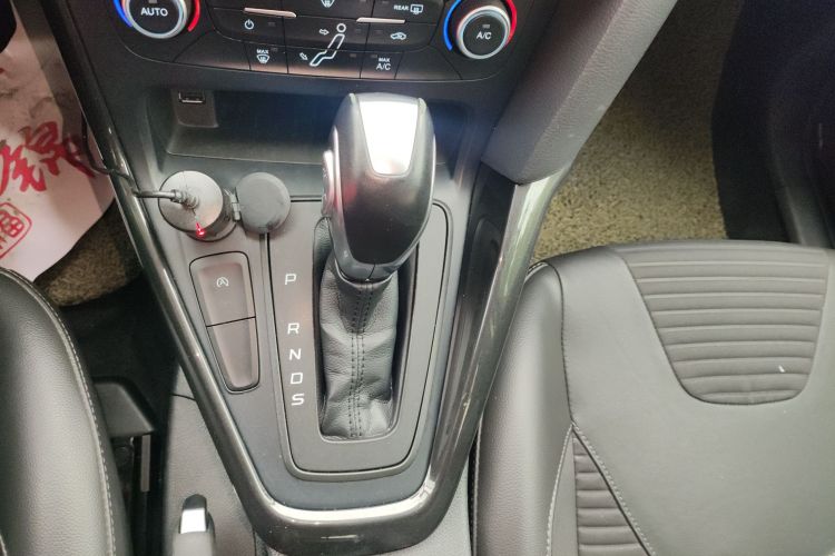 福特 福克斯 2018款 两厢经典 EcoBoost 125 自动超能风尚型智行版中控内饰18