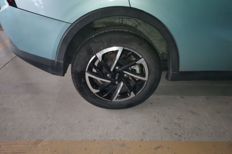 哪吒汽车 哪吒V 2022款 长续航行业定制版车身外观6008