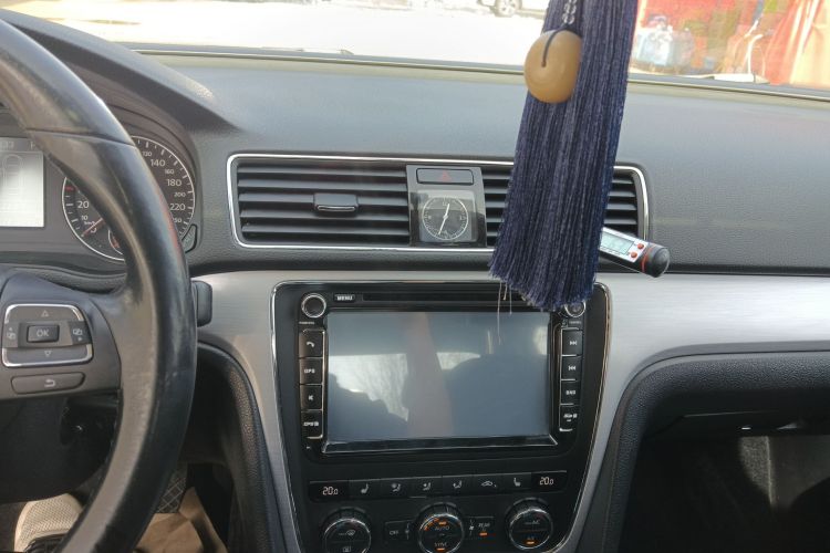 大众 帕萨特 2015款 1.8TSI DSG尊荣版中控内饰16