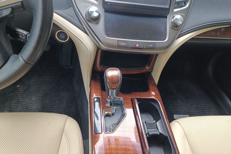 丰田 皇冠 2015款 2.5L 智享版中控内饰18